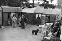 Ett romskt läger i Gubbängen utanför Stockholm, sommaren 1943.