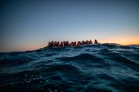 Över 40 migranter befaras ha drunknat utanför Tunisiens kust efter att båten de färdades i sjunkit. Arkivbild.