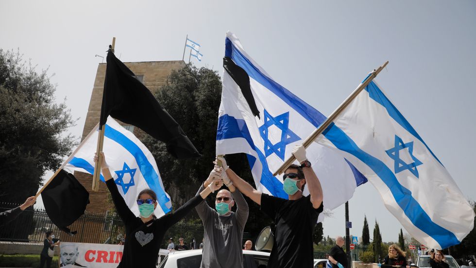 Protest i Jerusalem mot Israels regering, som oppositionen anklagar för att urholka demokratin med coronapandemin som förevändning.