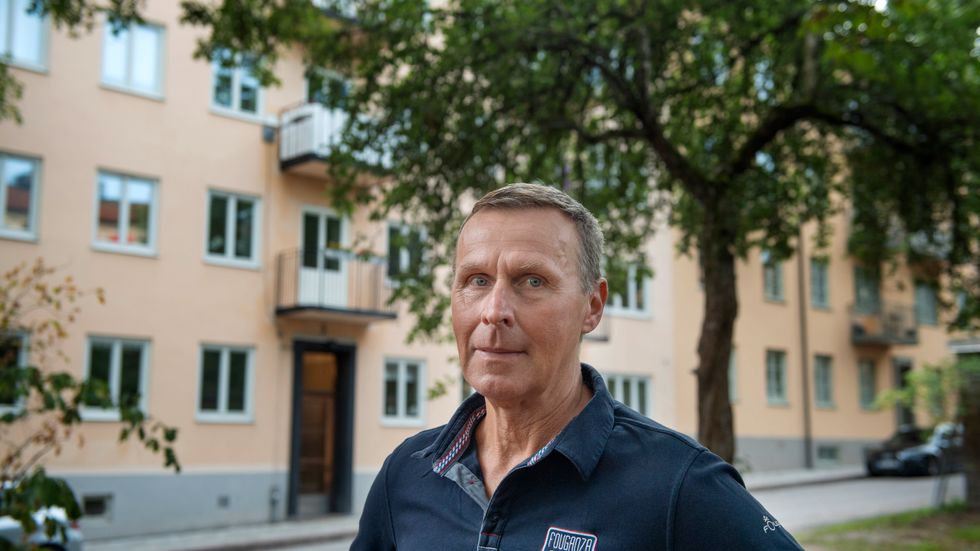 Ingemar Hansson sitter i styrelsen i en bostadsrättsförening på Kungsholmen som har haft stora problem med att personer hyr ut en lägenhet olovligen i andra hand, främst via Airbnb.