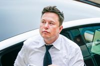 Teslachefen Elon Musk uppges vilja dra ned antalet anställda med 10 procent.