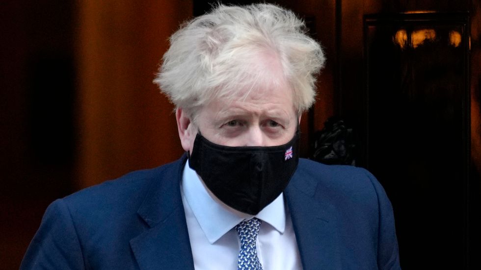 Besvärligt för Boris Johnson som kalasat mitt under pågående pandemirestriktioner. Arkivbild.