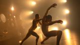 ”In:finite” i koreografi av Wubkje Kuindersma. På bilden JIng Yi Wang och Fabrizio Di Franco.