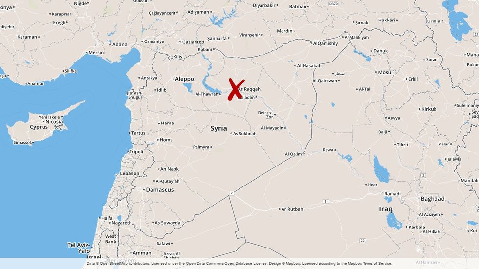 Över 20 civila dödades i flygräder mot al-Raqqa i Syrien.