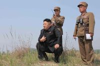Kim Jong-un på en militärövning. Bilden är odaterad, men släpptes av Reuters på torsdagen.