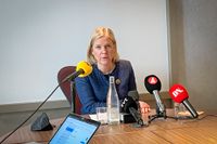 Statsminister Magdalena Andersson träffar svensk press i Versailles inför veckans EU-toppmöte.
