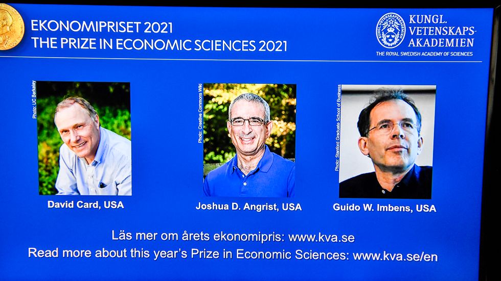 David Card, Joshua D Angrist och Guido W Imbens tilldelas Riksbankens ekonomipris till Alfred Nobels minne.