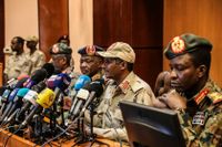 Militärrådet håller presskonferens i Sudan.