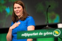 En märkbart rörd Åsa Romson möttes av applåder och ovationer på MP-kongressen.