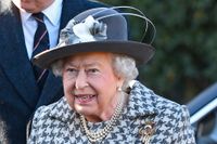 Storbritannien drottning Elizabeth har prövats hårt genom åren av skandaler och tragedier i den brittiska kungafamiljen.
