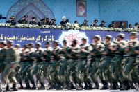 Irans president Hassan Rouhani övervakar en militärparad den 22 september 2017.