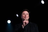 Teslas vd Elon Musk står inför skranket efter otillåtet twittrande.