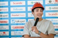 Armand Duplantis under en presskonferens inför tisdagens grand prix-tävling på Tingvalla i Karlstad.
