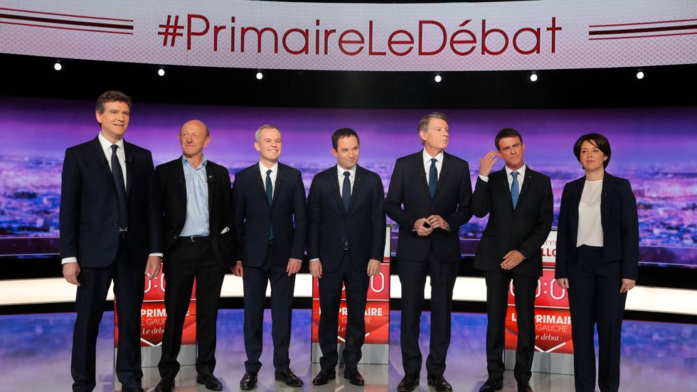 Presidentaspiranterna Arnaud Montebourg, Jean-Luc Bennahmias, François de Rugy, Benoît Hamon, Vincent Peillon, Manuel Valls och Sylvia Pinel i den första tv-sända debatten (av tre) inför vänsterns primärval.