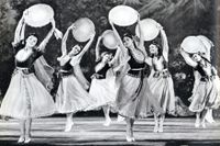 Ur Bolsjojteaterns uppsättning av Aram Chatjaturjans Gajane-balett, 1957.