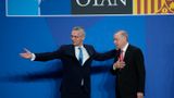 Natos generalsekreterare Jens Stoltenberg och Turkiets president Recep Tayyip Erdogan under Natomötet i Madrid i somras. 