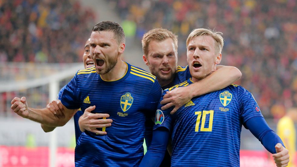 Marcus Berg (vänster) gav Sverige ledningen med 1–0 borta mot Rumänien.