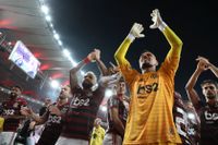 Flamengo-spelare firar finalplatsen i Copa Libertadores. Matchen flyttas nu till Perus huvudstad Lima.