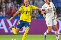 Nathalie Björn, tidigare U23-landslagets kapten, fick starta två matcher i fotbolls-VM: mot USA i gruppspelet (bilden) och i bronsmatchen mot England.