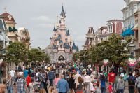 Besökarna på Disneyland utanför Paris får i fortsättningen nöja sig med sugrör i papper. Arkivbild.