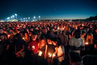 En ljusvaka hölls för offren för skolskjutningen på Marjory Stoneman Douglas High School, in Parkland, Florida.
