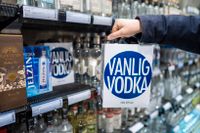 Tre liter vodka på box i en butik Oslo. Arkivbild.