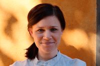 Elvira Lindqvist valdes till årets Stella-kock 2020 och var tidigare kökschef på Fotografiska. 1 juli öppnar hon och silversmeden Sebastian Schildt Restaurang Oxenstierna på Östermalm.