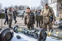 Ukrainas president Volodomyr Zelenskyj har vädjat om tyngre vapen än pansarskott för krigets nya fas. 