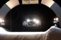 Patrik Sandell gasar på i rally-SM 2010. Bilsportförbundet är oroat över myndigheternas tuffare attityd när det gäller att låna ut mark.