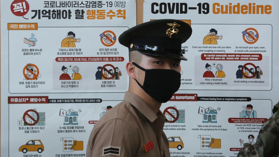 I Sydkorea kommer polisen nu att försöka identifiera de personer som besökt Itaewon-området, där flera nya fall av smittan upptäckts.
