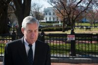 Den särskilde åklagaren Robert Mueller går förbi Vita huset på söndagen.