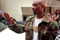 Tupac Shakur fotad bara veckor före sin död 1996. Nu föräras han en stjärna på Hollywoods Walk of Fame. Arkivbild.
