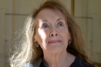 Annie Ernaux, född 1940 i Normandie, är en av vår tids mest omtalade franska författare.