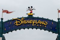 Disneyland Paris är ett av de nöjesfält som slagit upp portarna.