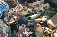 Bilder tagna av terrorgruppen IS visar en stor mängd vapen och ammunition som erövrats av Moçambiques armé efter en attack.