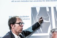 Olle Söder och Johan Sanmartin Berglund under dagens presentation av forskning om åldersbedömning. 
