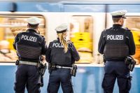 I lördags stoppade polisen i Tyskland en gudstjänst i staden Herford. Det var det senaste i en rad av tillslag mot frikyrkliga gudstjänster där man misstänker att det har brutits mot infektionsskyddslagen.