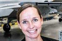 Lisa Åbom, teknikchef för Saabs flygverksamhet, räknar med stora förändringar för Gripen framöver. Planet kan bli mer av en flygande stridsledningscentral.