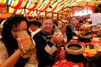 München väntar miljoner besökare under världens största ölfest, Oktoberfesten,  som pågår i två veckor.