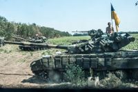 Ukrainska pansarfordon fotograferade i Donetskregionen i östra Ukraina 2014. Sedan det året, då Ryssland annekterade Krim, har ett lågintensivt krig pågått. 