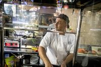 Farrukh Javed jobbar i en kebabrestaurang på La Rambla i Barcelona.