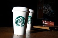 Kvinnan brände sig allvarligt efter att locket på en kopp med varmt kaffe lossnat – nu ska Starbucks betala nästan 900 000 kronor till henne. Arkivbild.
