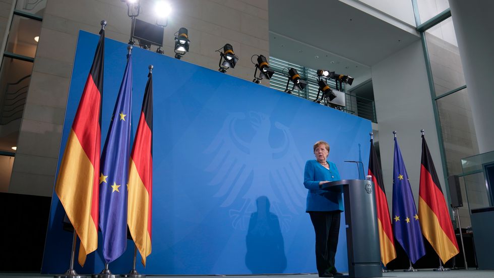 Förbundskansler Angela Merkel meddelar sitt stöd till länder på Balkan som vill in i EU efter ett möte.