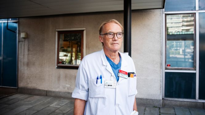 Johan Styrud, ordförande för Stockholms läkarförening kräver att den avskedade överläkaren får tillbaka sitt jobb.