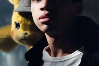 Pikachu, här med Justice Smith i rollen som Tim. Rösten till den gula pokemónfiguren görs av Ryan Reynolds.