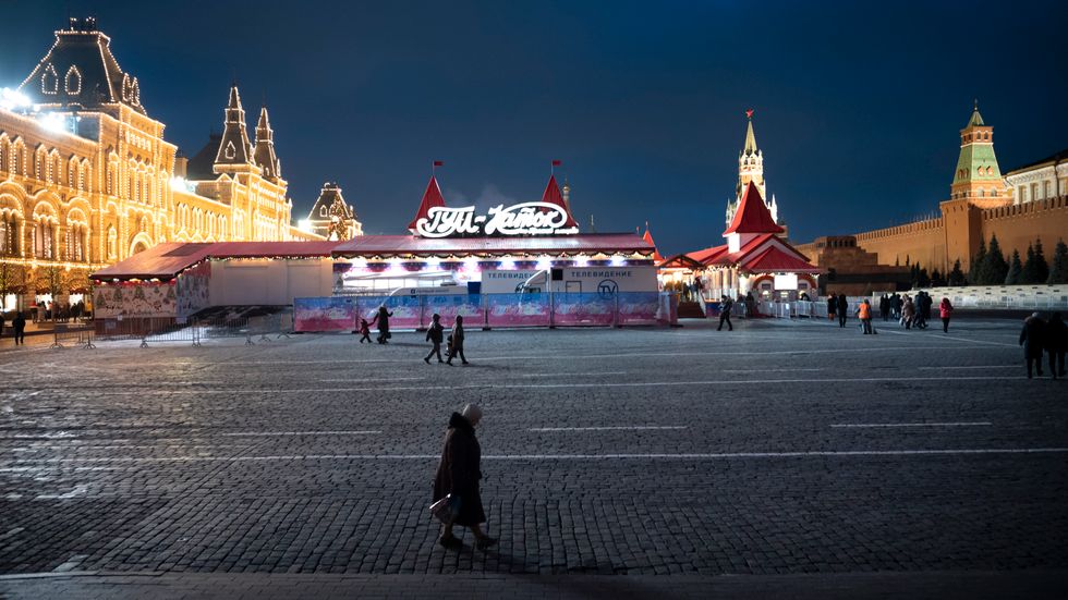 Ett nästintill folktomt Röda torget i Moskva på onsdagskvällen.