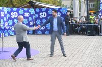 Sverigedemokraternas partiledare Jimmie Åkesson håller torgmöte på Stora torget i Motala och presenterar värvning av Charlie Weimers (tv) tidigare Kristdemokraterna.