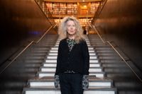 "En bok lever i tre månader nu enligt de flesta förlag, men på ett bibliotek lever boken mycket längre", säger Grethe Rottböll, Författarförbundets ordförande.