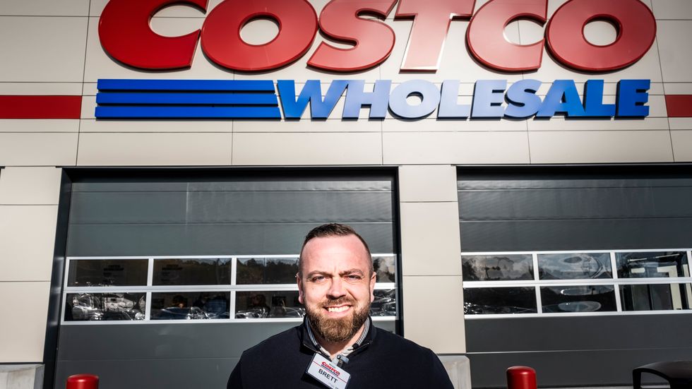 Costcos första butik i Sverige ska öppna i slutet av oktober, enligt butikschefen Brett Vigelskas. Efter Arninge planeras en butik i Malmö.