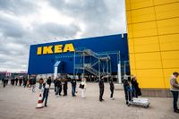Ikea säger att högre råvarupriser och fraktproblem kommer leda till högre priser. Arkivbild.